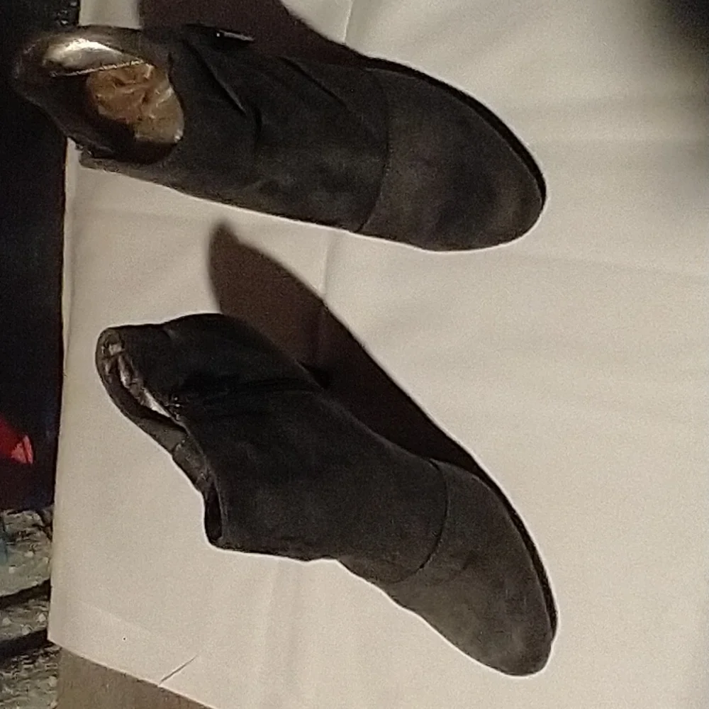 Boots - Picture 2 of 7
